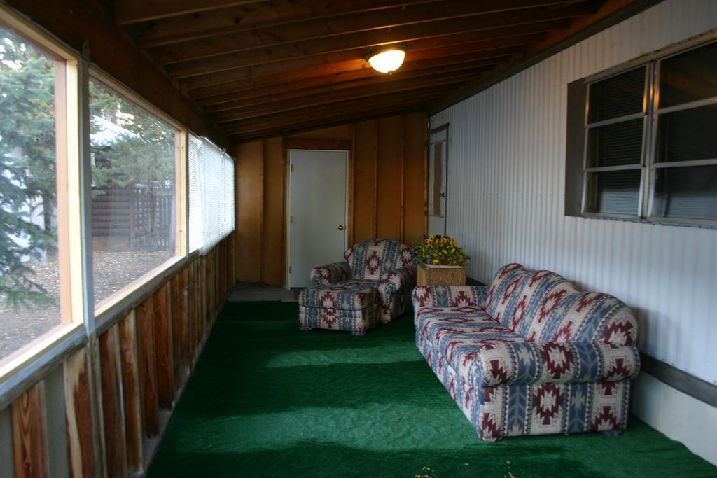 Yellowstone Wildlife Cabins West Yellowstone Exteriör bild